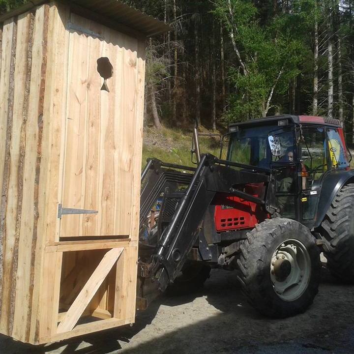 Moving a toilet for Knoydart Forest Trust